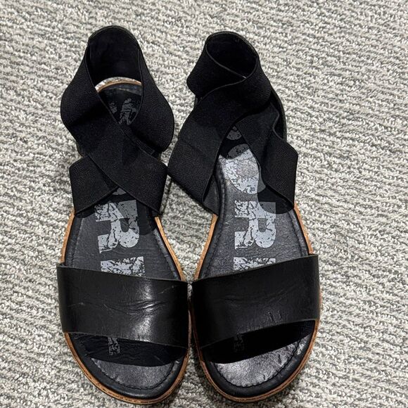 Sorel Shoes - Sorel Black Crisscross Sandals